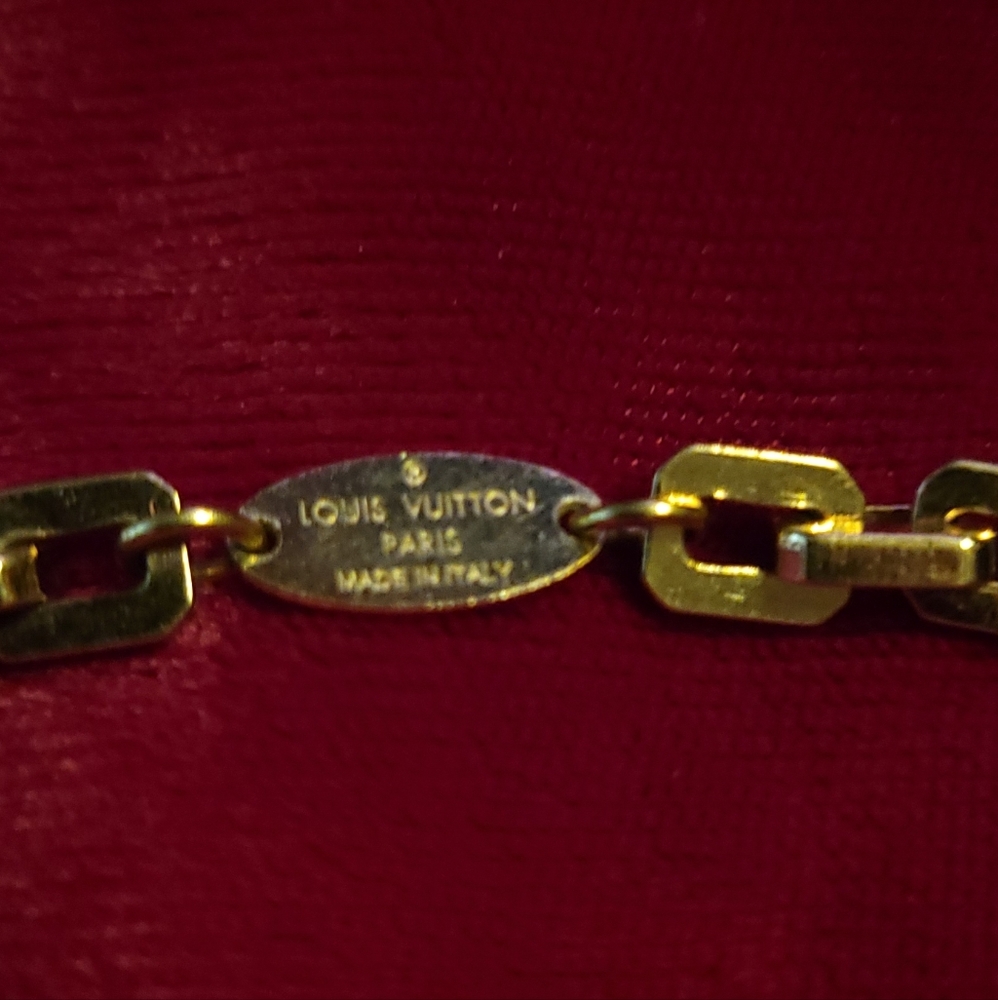 LOUIS VUITTON elegant Gold Tone Necklace Authentic LV - Picture 7 of 8